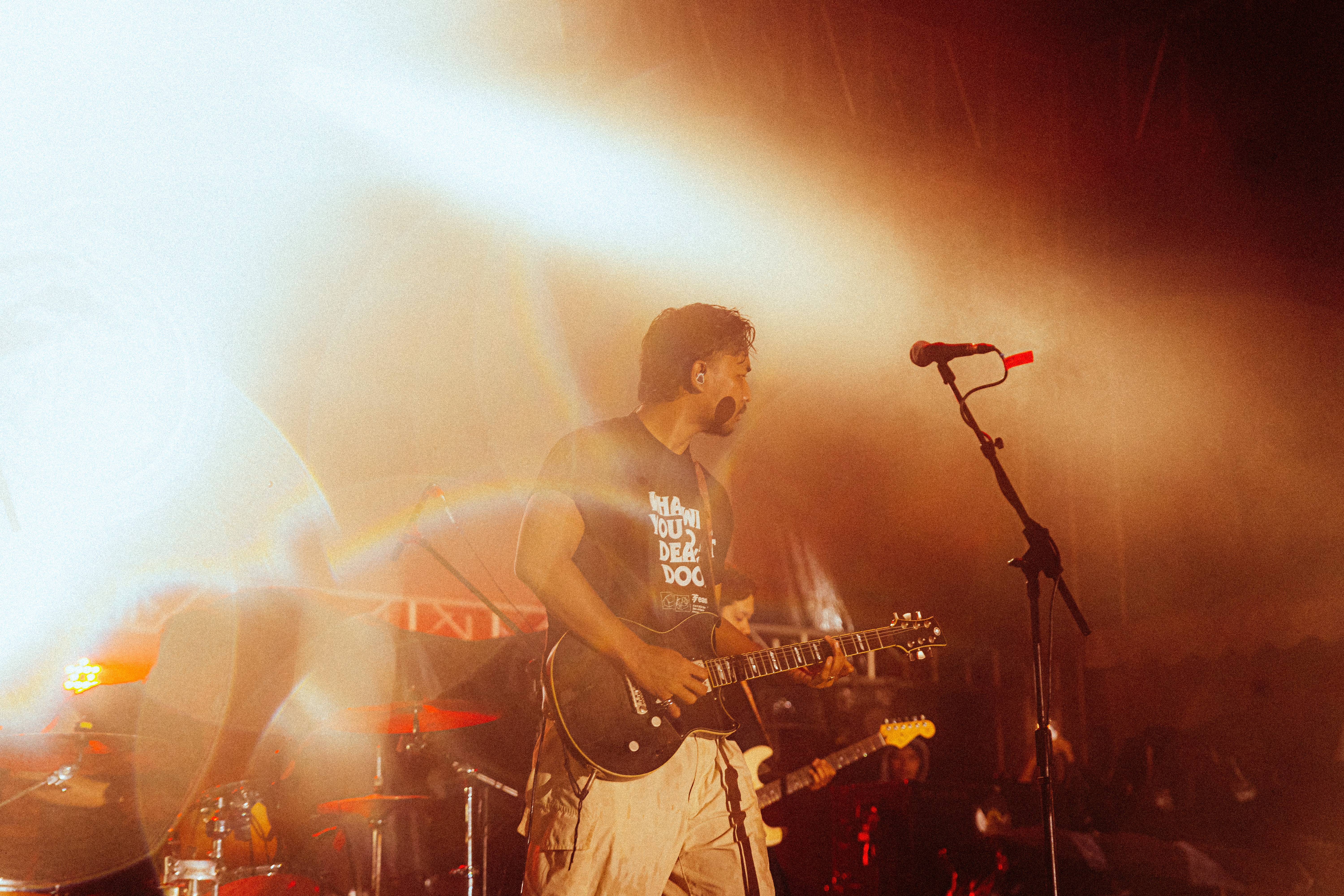 Gitaris di main stage Arena Berpesta